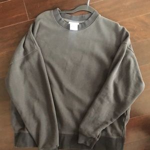 Zara men’s grey crewneck, size large.